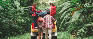 Família viajando de carro