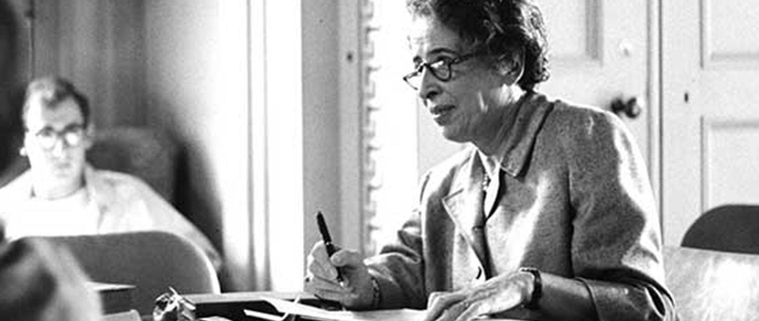Hannah Arendt escrevendo